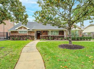 7903 Burgoyne Rd, Houston, TX 77063