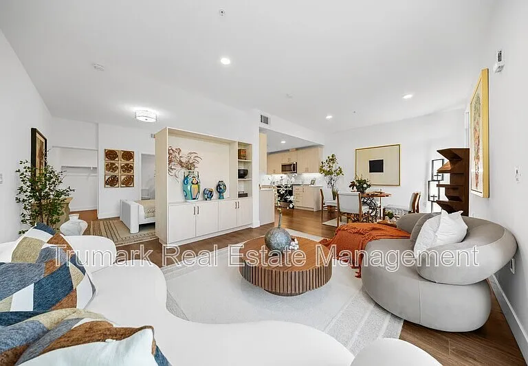218 N El Molino Ave #204 — Photo 2
