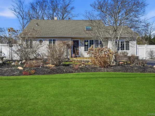 628 Peter Paul Drive, West Islip, NY 11795