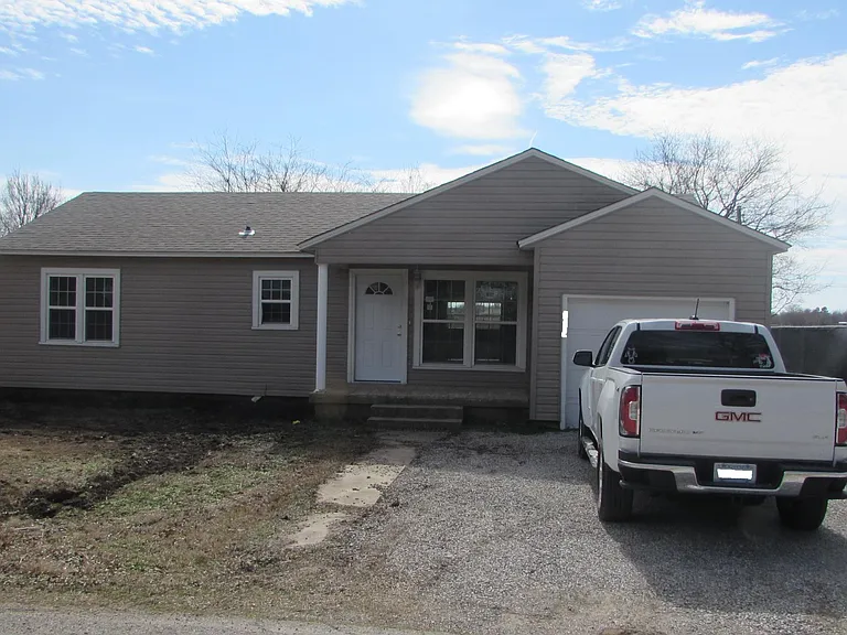 602 W Spruce St — Photo 1