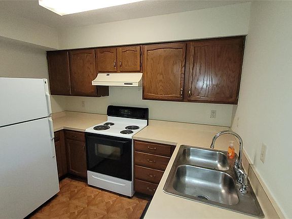 3rd image of 1508 Summer Run Dr Unit 302