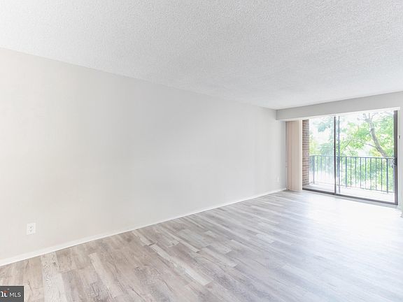 5th image of 2311 Pimmit Dr APT 217