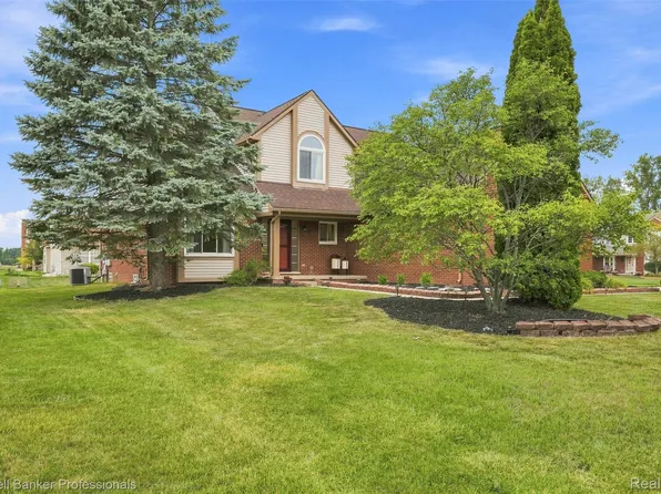 359 Savannah Dr, Canton, MI 48187