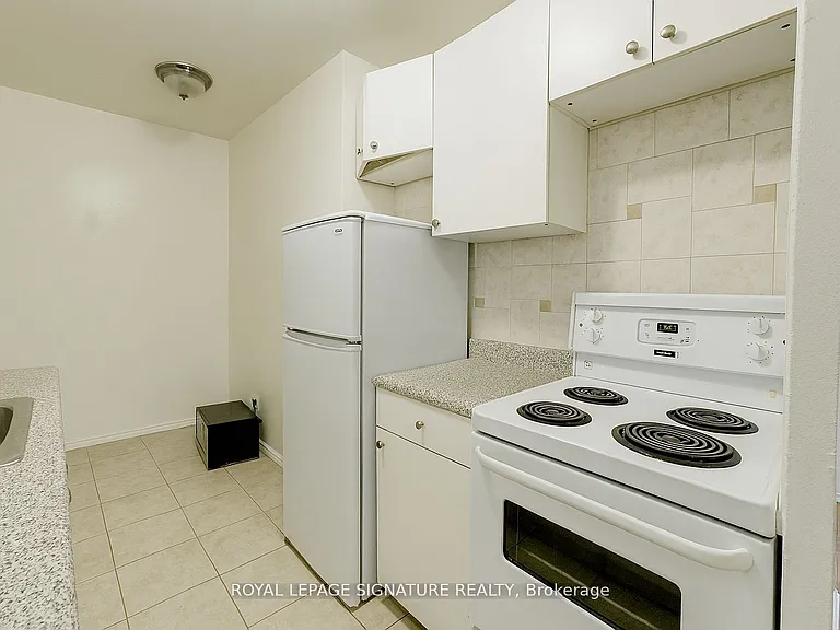 990 Avenue Rd #107 — Photo 5