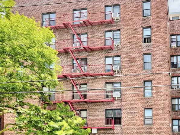 2400 East 3rd Street image 2 of 8