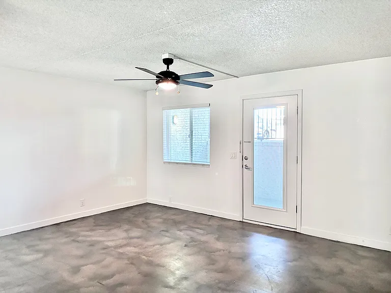 15 Melrose — Photo 45