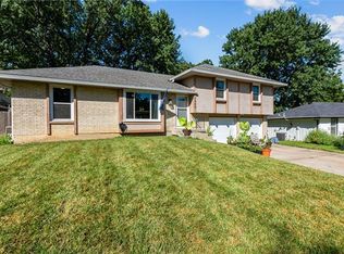 7008 N Winan Ave, Parkville, MO 64152