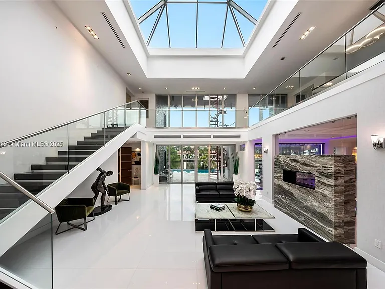 300 Royal Plaza Dr — Photo 9