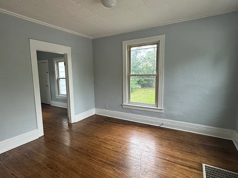 180 Norran Dr #2 — Photo 2