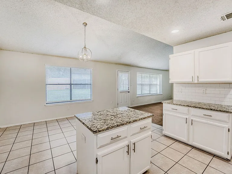 11922 Meadowfire Dr — Photo 7