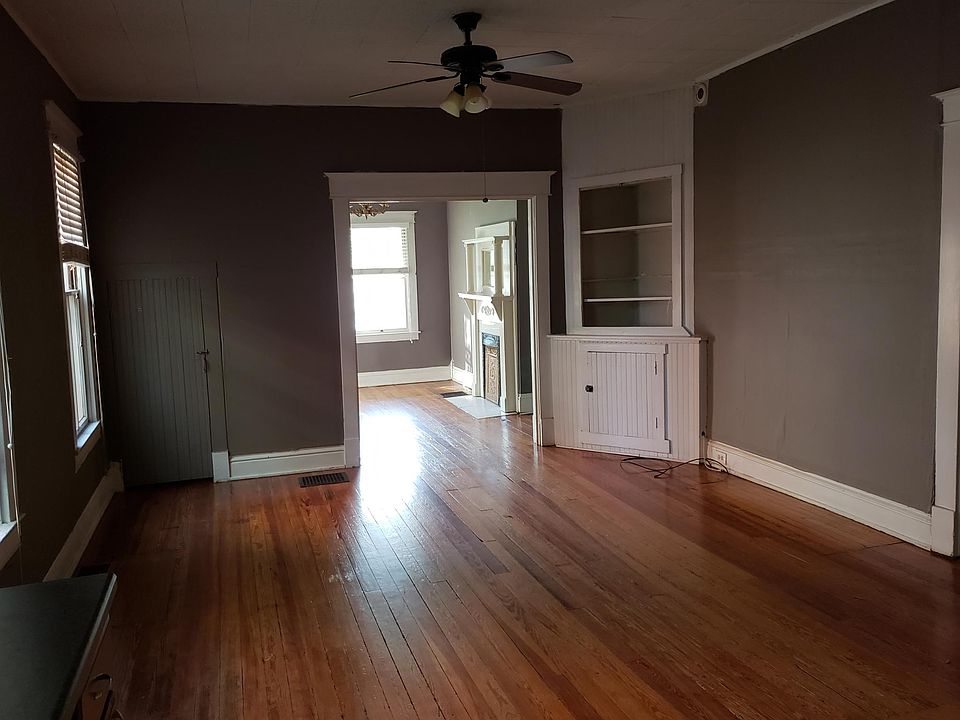 1st image of 2403 Wallace Ave #1