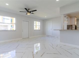 210 NW 10th St, Boca Raton, FL 33432