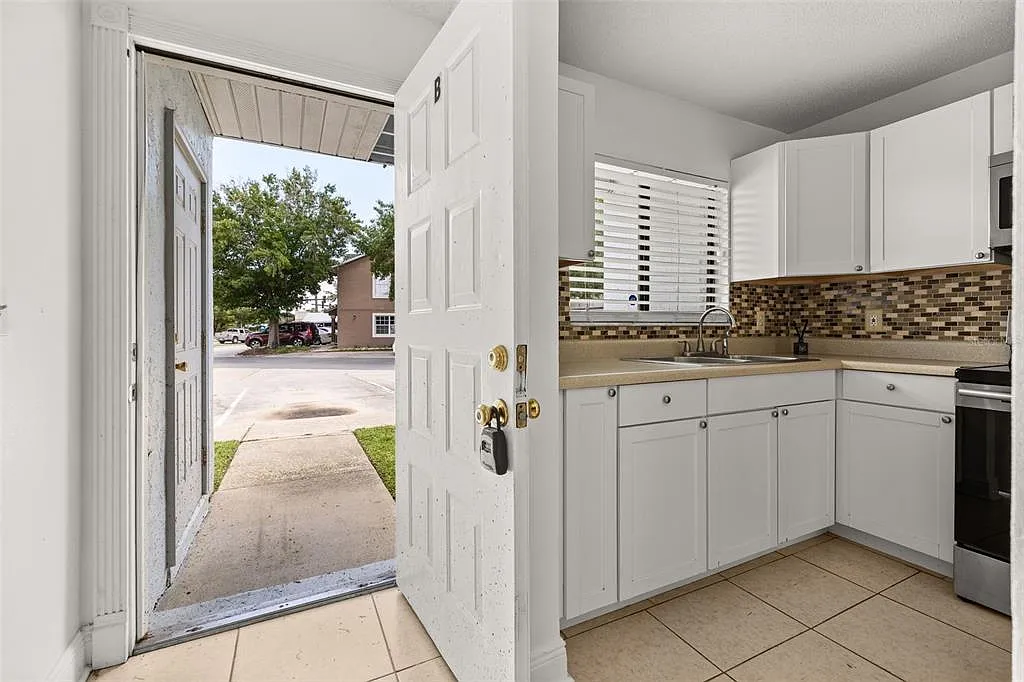2 bed, 2.5 bath, 1088 sqft, $1,550 — Photo 2