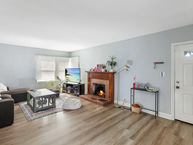 415 N Citrus St — Photo 6