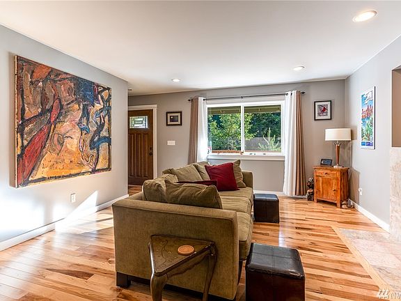 Gleaming Hardwood floors.Great room concept. HW through out main level.