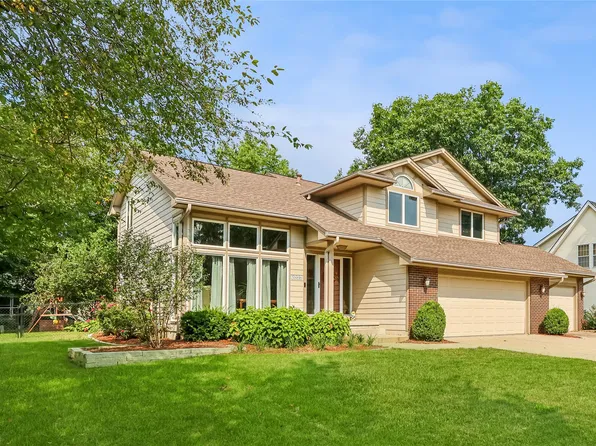5866 S Winwood Dr, Johnston, IA 50131