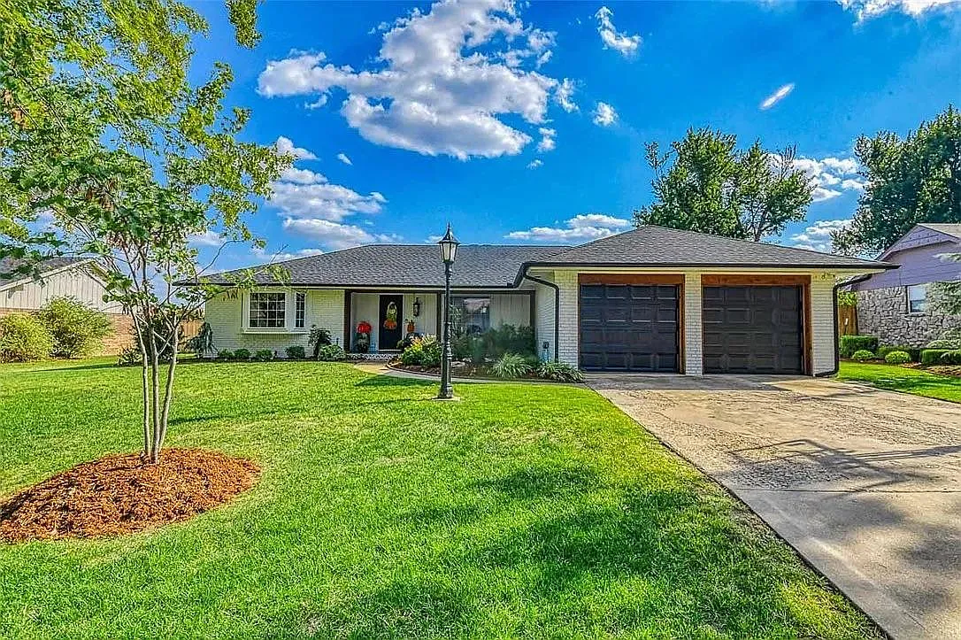 3 bed, 1965 sqft, $2,300 — Photo 1