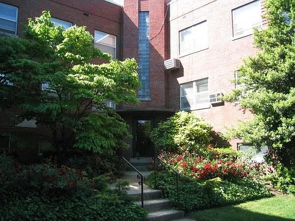 1st image of 2424 16th St N APT 1