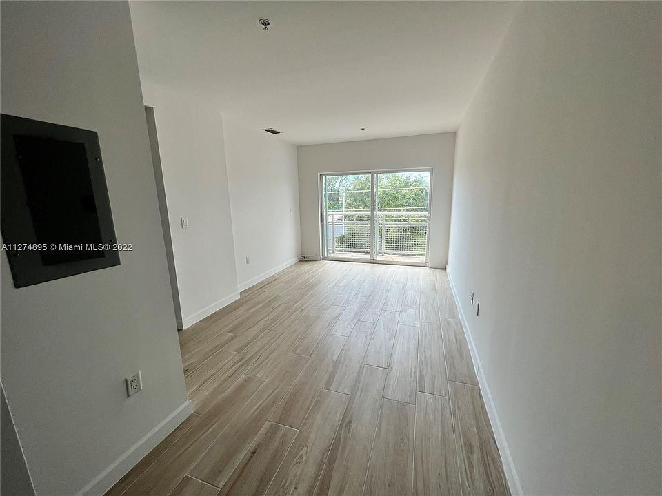 1st image of 529 NE 62nd St #402