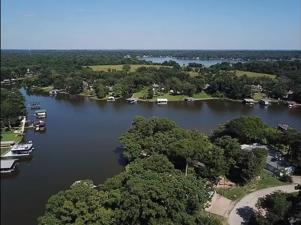 114 Navarro Dr, Mabank, TX 75156