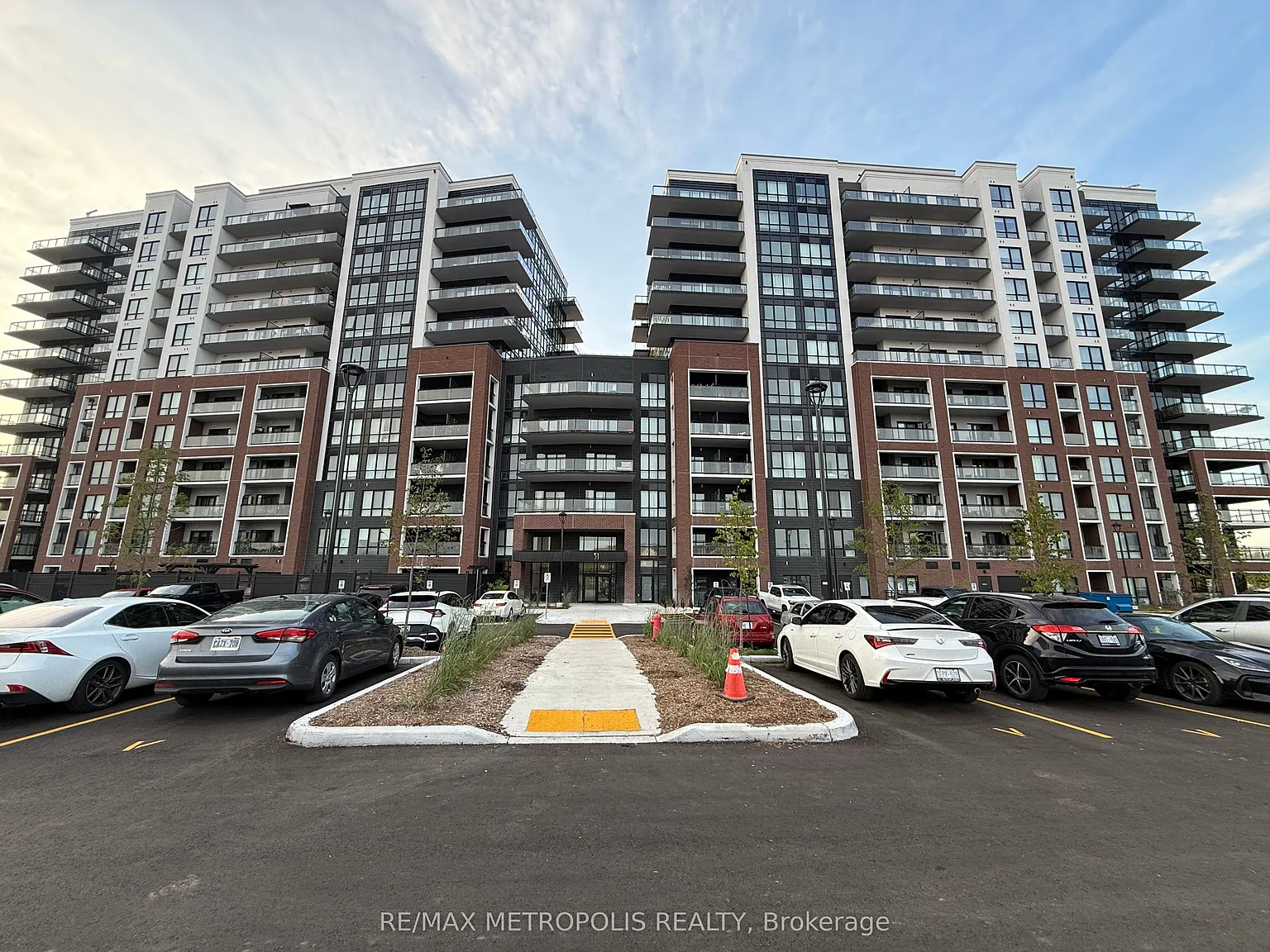 2 bed, $2,050 — Photo 2