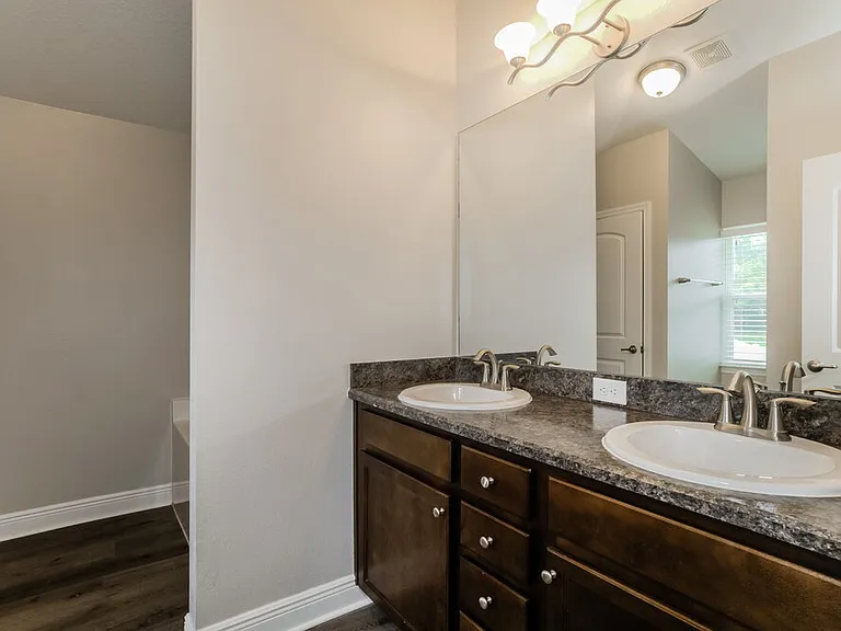 1004 Kellogg Dr — Photo 10