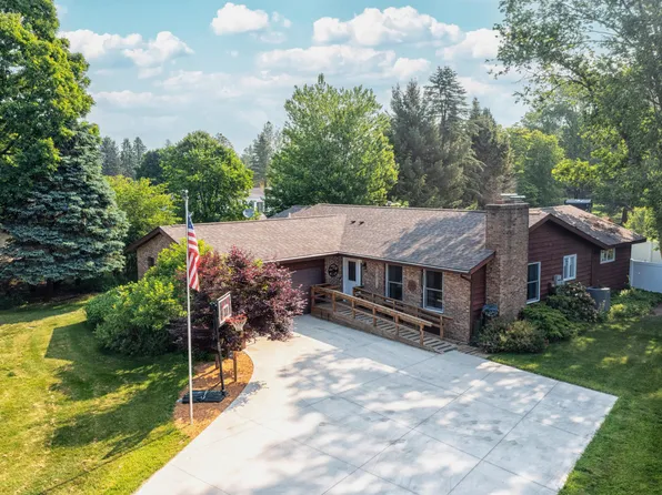 9111 Riverbend Dr, South Haven, MI 49090