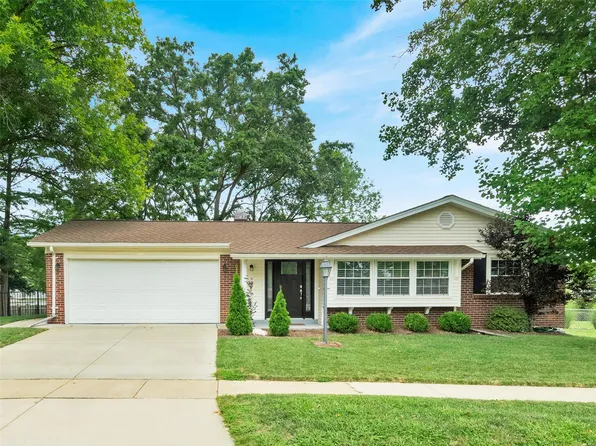 4687 Towne Centre Dr, Saint Louis, MO 63128