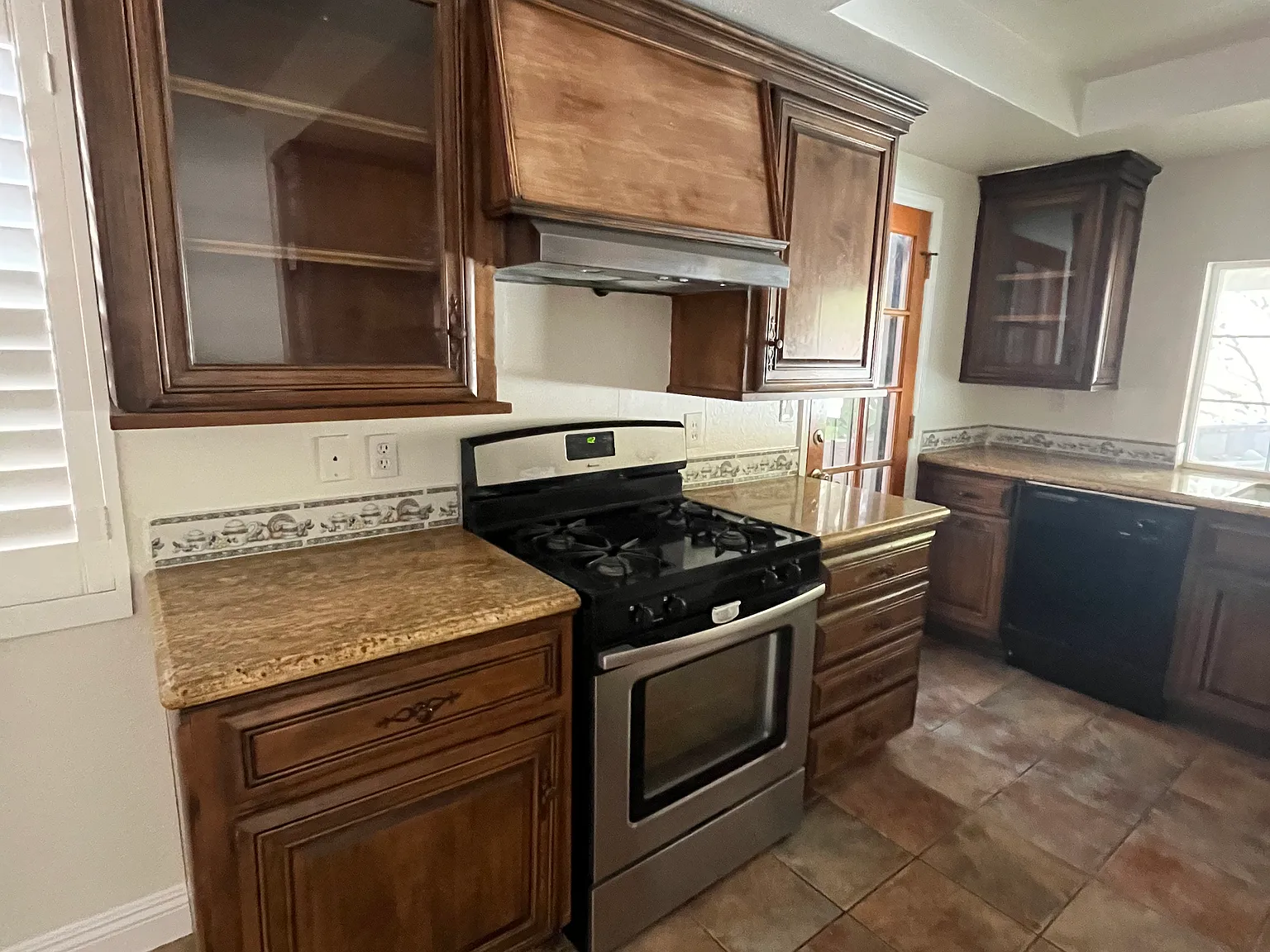 4 bed, 1631 sqft, $3,795 — Photo 3