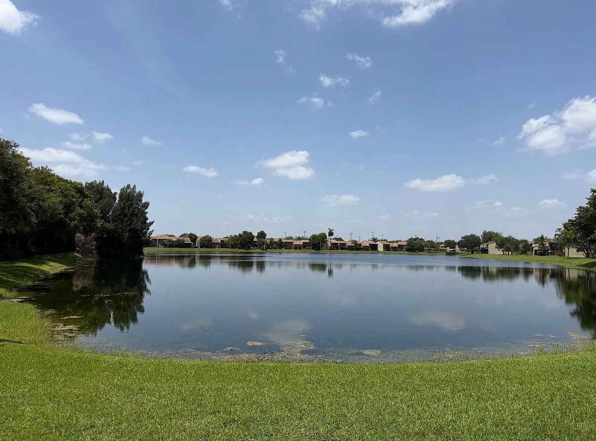 2 bed, 2.0 bath, 1326 sqft, $3,100 — Photo 3
