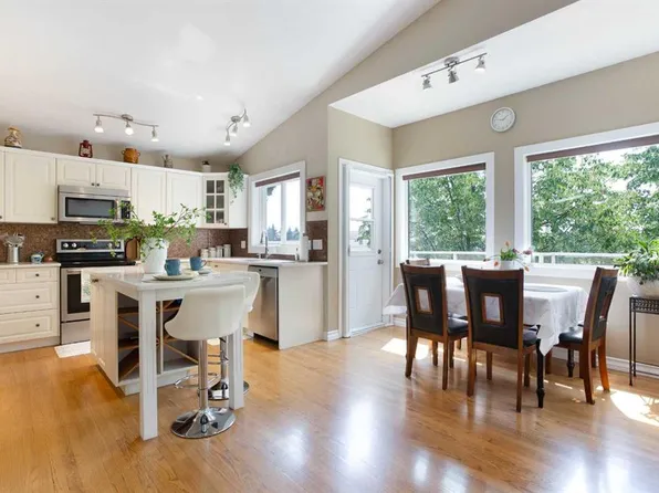 128 NE Waterstone Pl SE, Airdrie, AB T4B 2G1