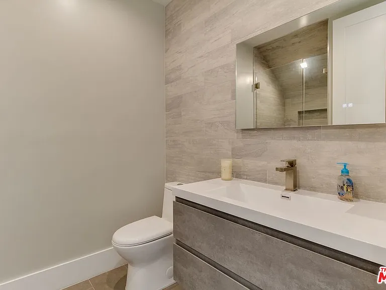 4830 1/2 W Pickford St — Photo 11