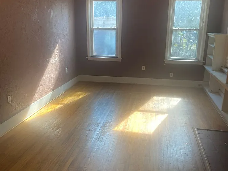 1102 Murphy St — Photo 9