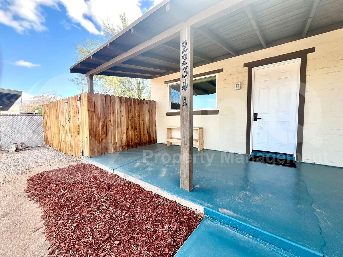 1 bed, 1.0 bath, 740 sqft, $1,125 — Photo 2