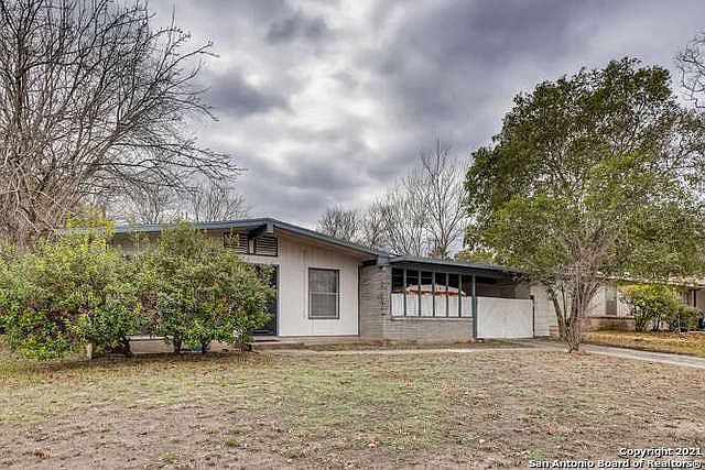 1st image of 70 Storeywood Dr