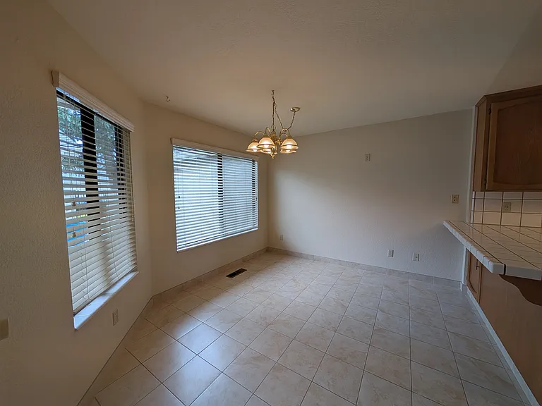 1008 Duffin Dr — Photo 5