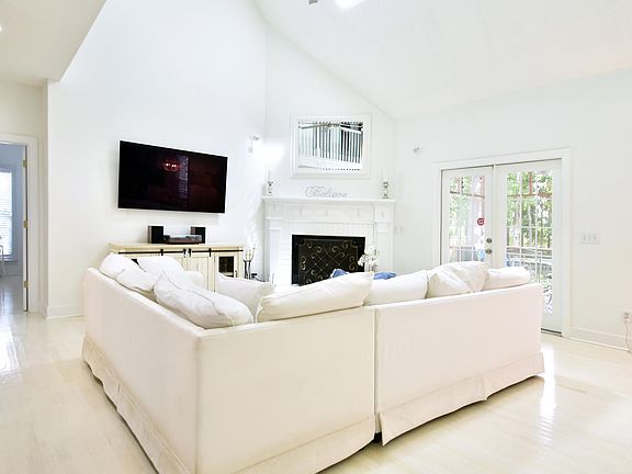 5th image of 8652 Laurel Grove Ln
