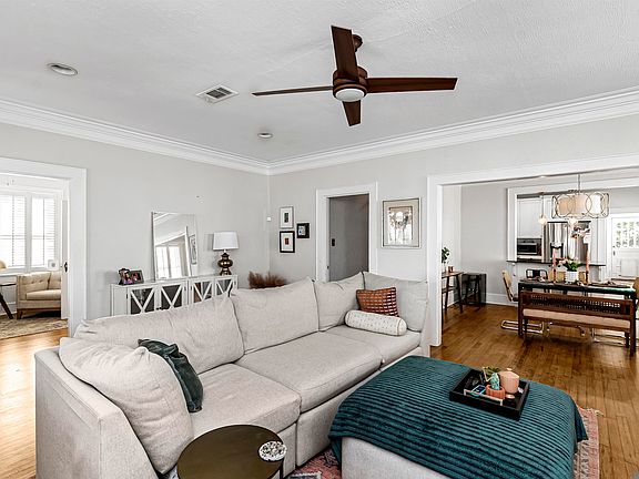 5th image of 2148 Oleander St