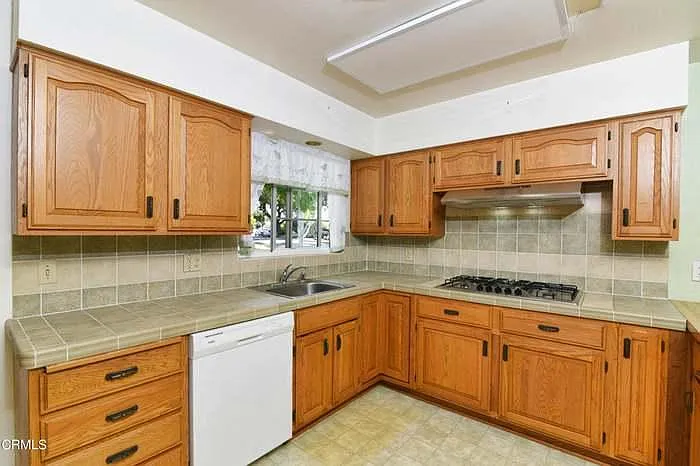 3 bed, 1392 sqft, $4,200 — Photo 3