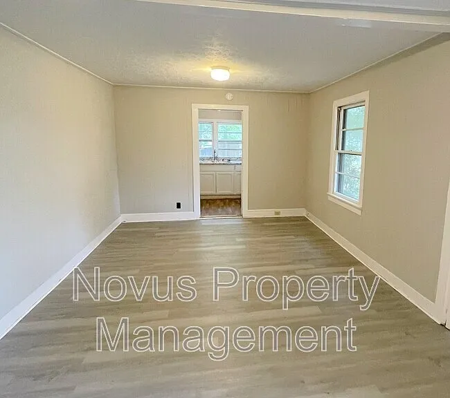 110 Austin Cir — Photo 4