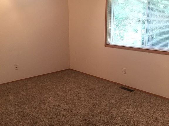 4th image of 26986 Frodesen Cir NE