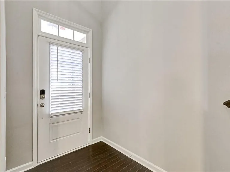 1237 Foxcroft Ln — Photo 6