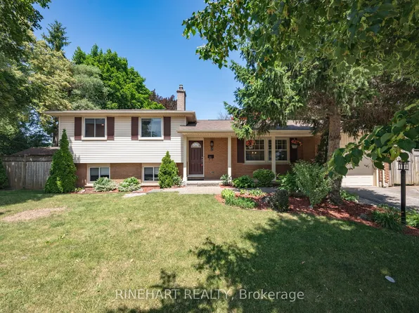 2 Lloyd Manor Cres, London, ON N6H 3Z3