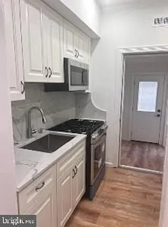 320 Loney St — Photo 4