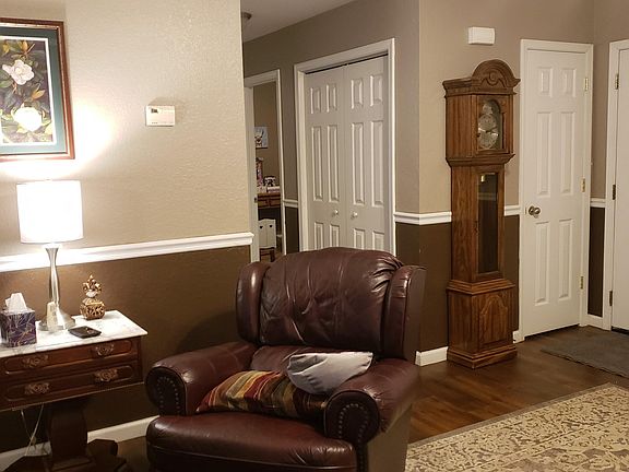 5th image of 109 Willow Creek Dr