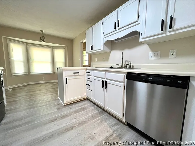 715 Ashburton Dr — Photo 5