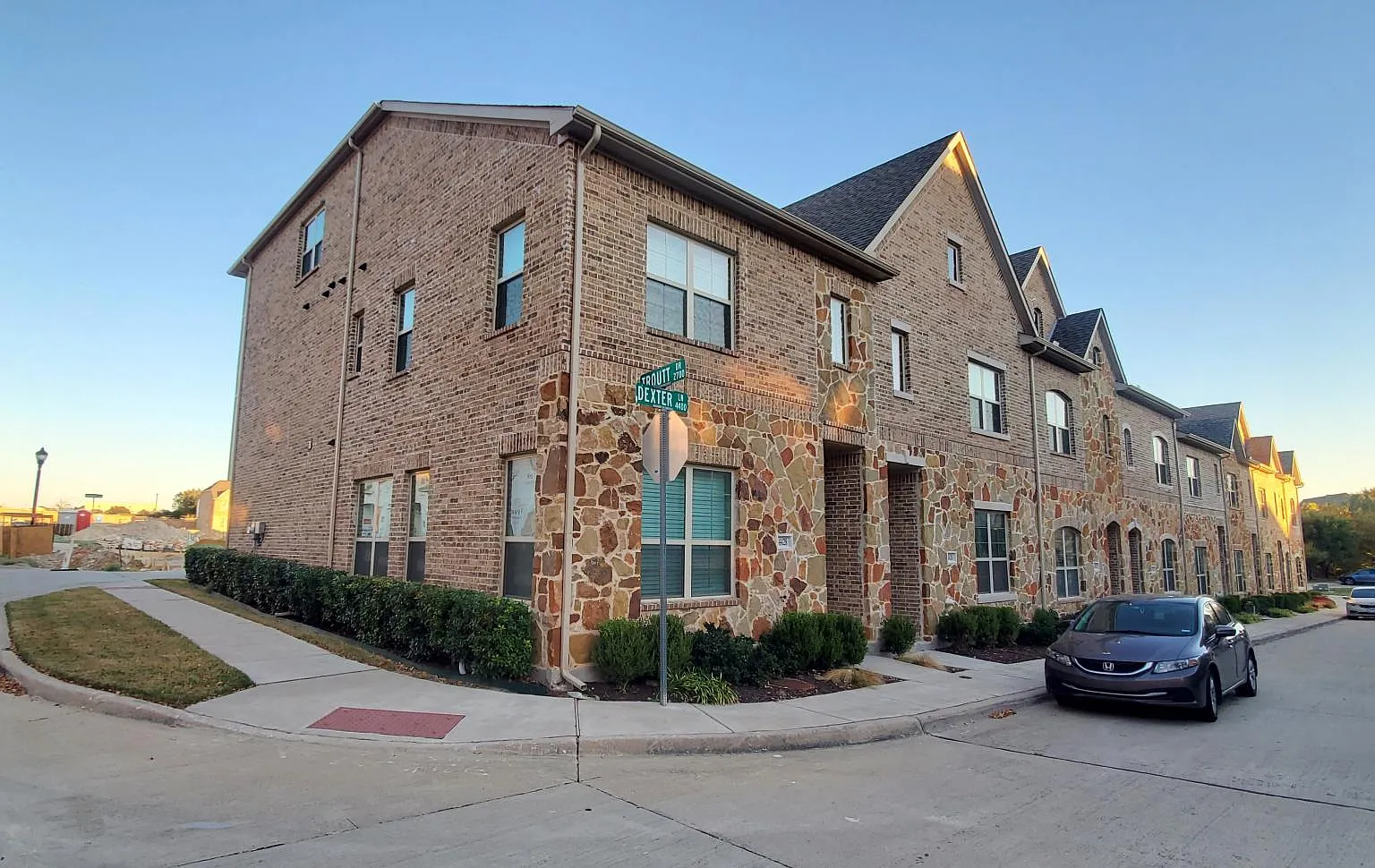 3 bed, 2.5 bath, 2300 sqft, $2,900 — Photo 1
