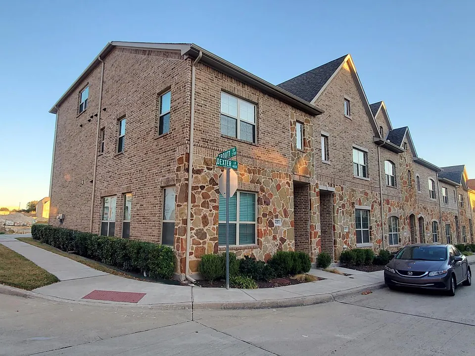 4428 Dexter Ln