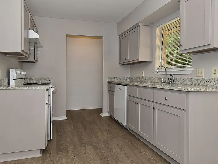 4008 Templeton St — Photo 8