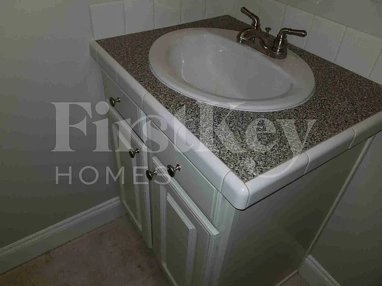 1911 Chestnut Oak Ln — Photo 30